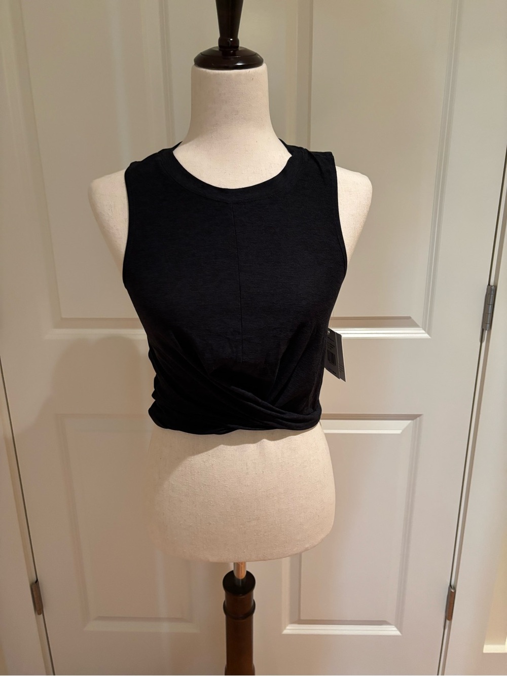 Beyond Yoga Black Twist-Front Cropped Tank
